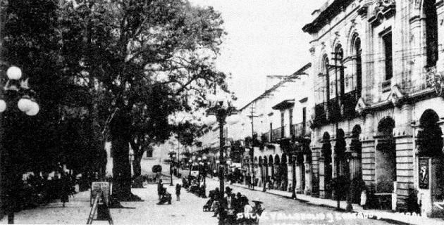 Caminando por el Centro Histórico de Morelia / Eugenio Mejía Zavala -  Atiempo